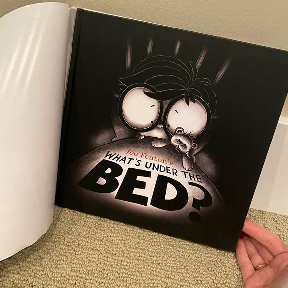 2 x Hardcover Books - Picture 8 of 12